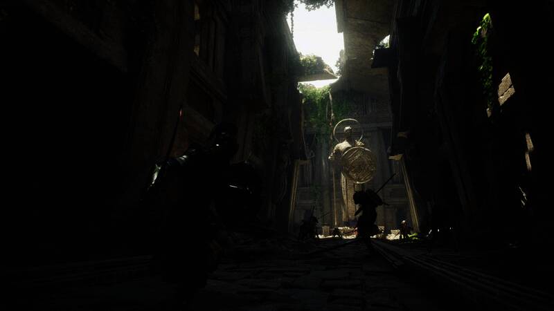 副本挑战场景，多名玩家合力对抗巨型BOSS