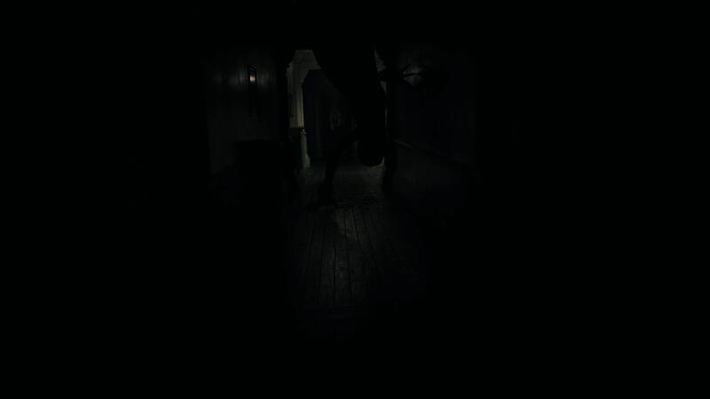 潜行偷袭画面，主角悄悄接近一名变异士兵，准备发动致命攻击