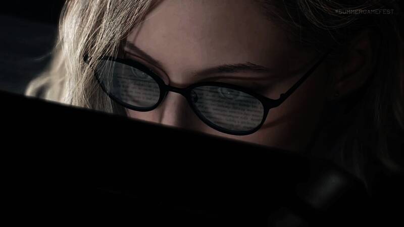 游戏场景展示，昏暗街道中怪物若隐若现