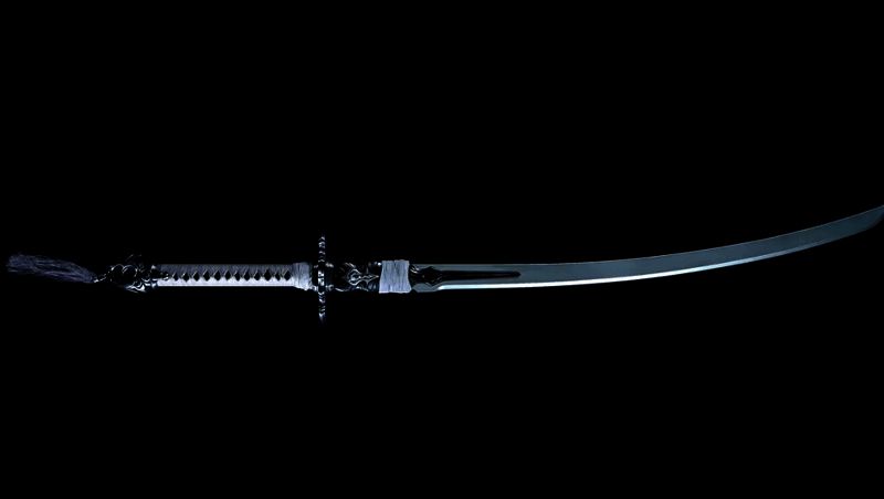 长刀细节特写图，清晰展现刀柄纹路与连接部件工艺