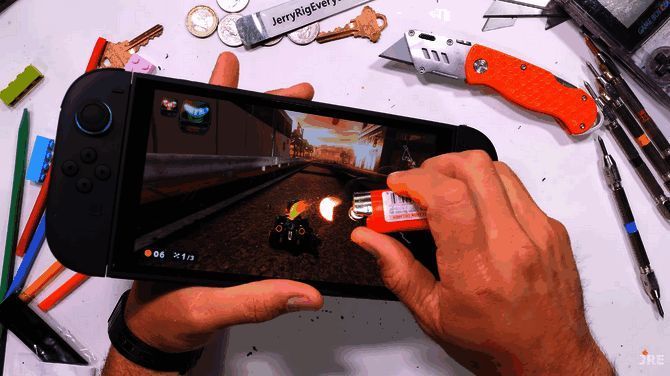 Switch 2屏幕被火焰烧灼后出现黑色焦痕