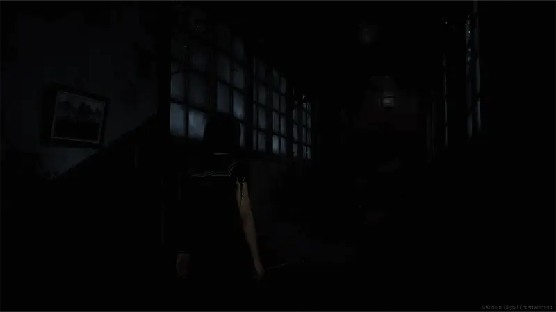 昏黄灯光下的房间，墙上布满奇怪符号，暗示着不为人知的秘密