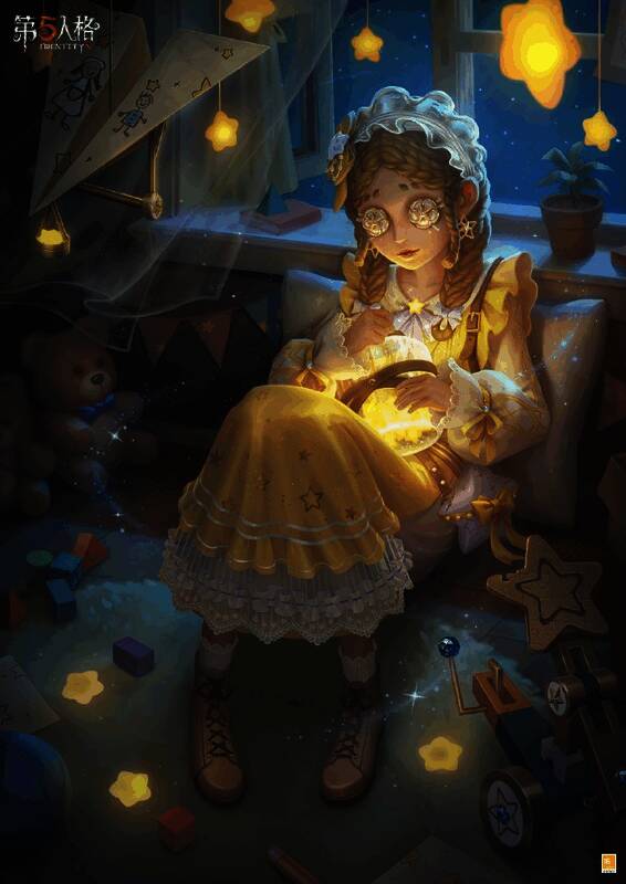 游戏内公益时装展示，身穿金色与白色搭配的长裙，整体风格温柔梦幻