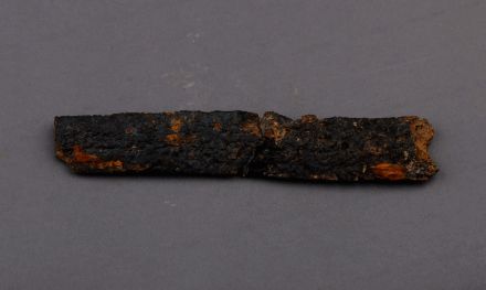 复原馆藏大型铁剑碎片过程展示，重现古代铸造技艺