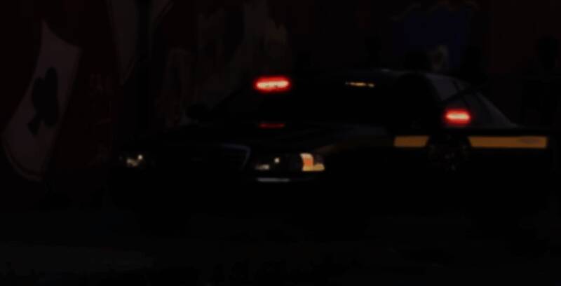 警车变身特写镜头，车身标识变换瞬间，营造出强烈戏剧性效果