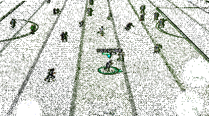 贝克汉姆在中场高空传球，球准确落在前场空当区域