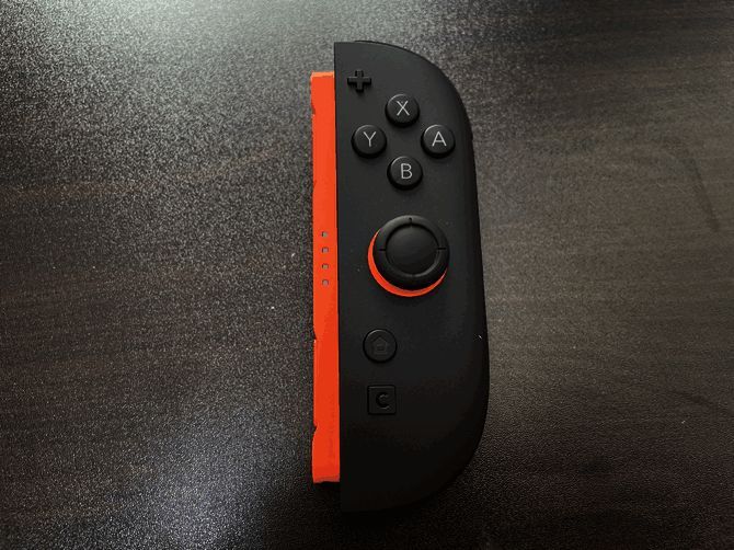 Joy-Con 2手柄平放展示，按键布局更加合理