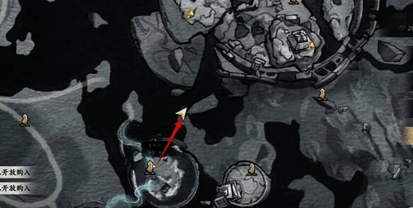 湖边景色优美，垂柳拂面，倒映着远处精致的亭台楼阁