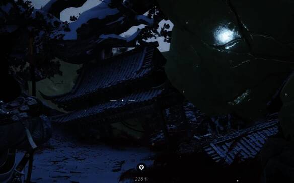 角色在曹府出发，沿黑烟方向行进的游戏截图