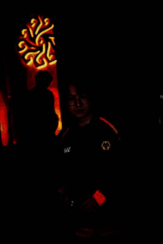 第五人格游戏场景截图，呈现哥特风格庄园与角色对抗画面