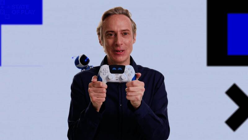 限定版DualSense无线控制器外观展示，触控板区域有显著变化