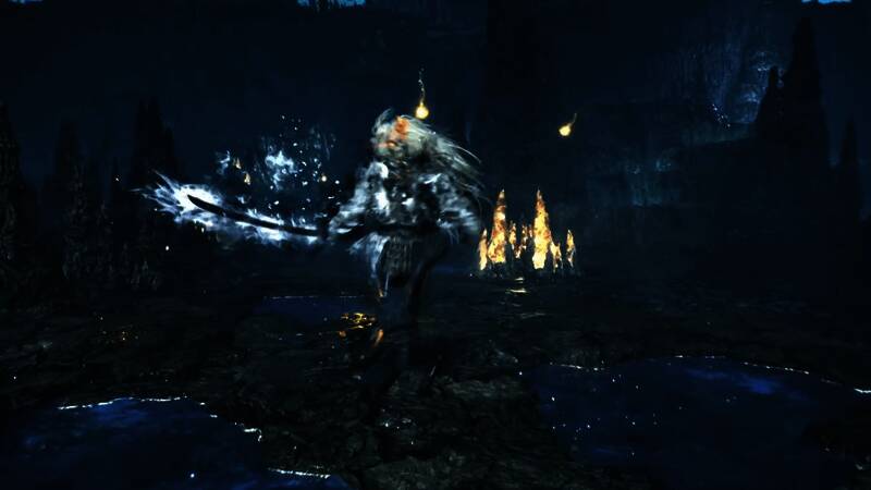 场景截图：阴森森林中，角色被多个怪物包围，气氛紧张压抑