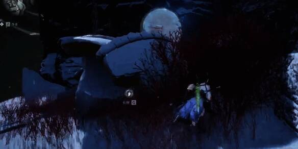 玩家角色站在镜子前，周围泛起蓝色光波特效