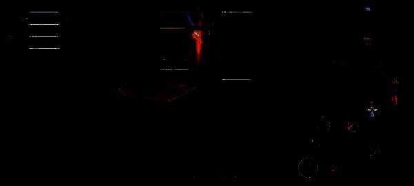 BOSS释放前方扇形范围攻击，玩家需灵活走位躲避