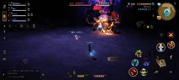 BOSS施展巨石霹雳技能，地面扇形区域出现红色警戒范围