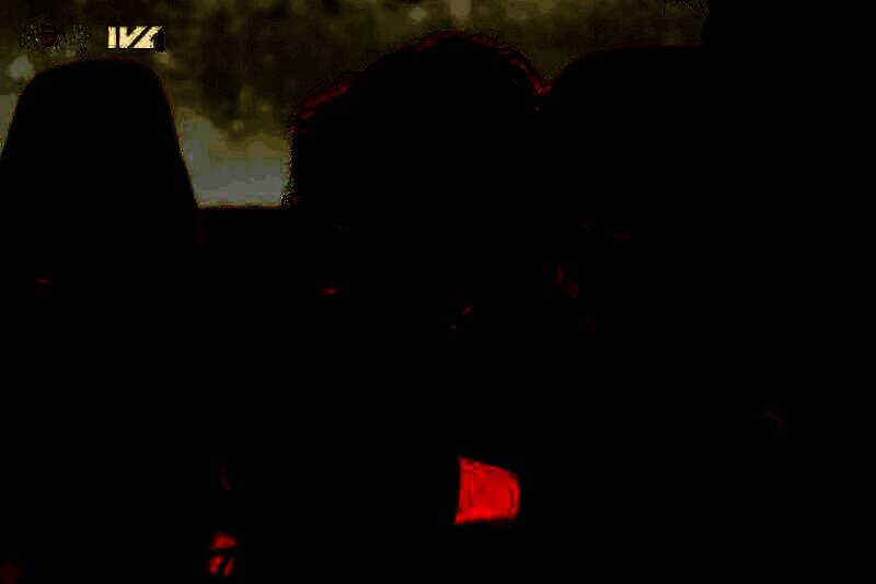 FPX.ZQ_Alpaca选手接受采访的现场画面，神情认真专注