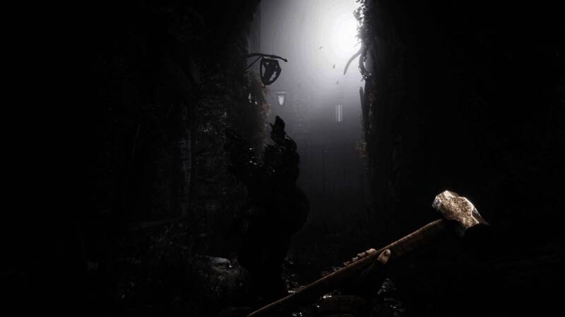 夜色下角色躲在角落窥视前方，远处有巨型怪异生物的身影，气氛压抑而紧张