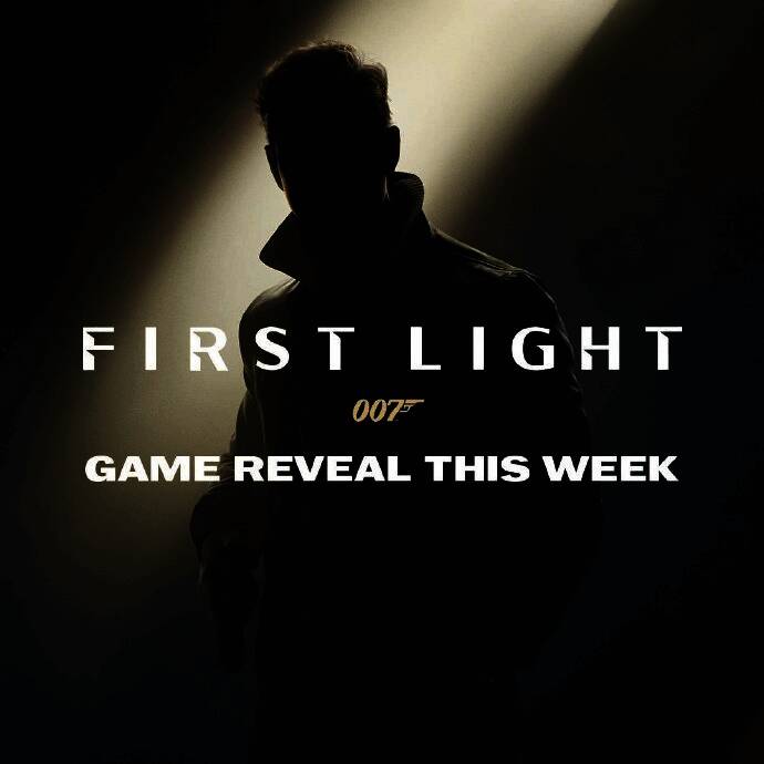 游戏官网主视觉图，展示主角手持手枪潜行于昏暗走廊的场景