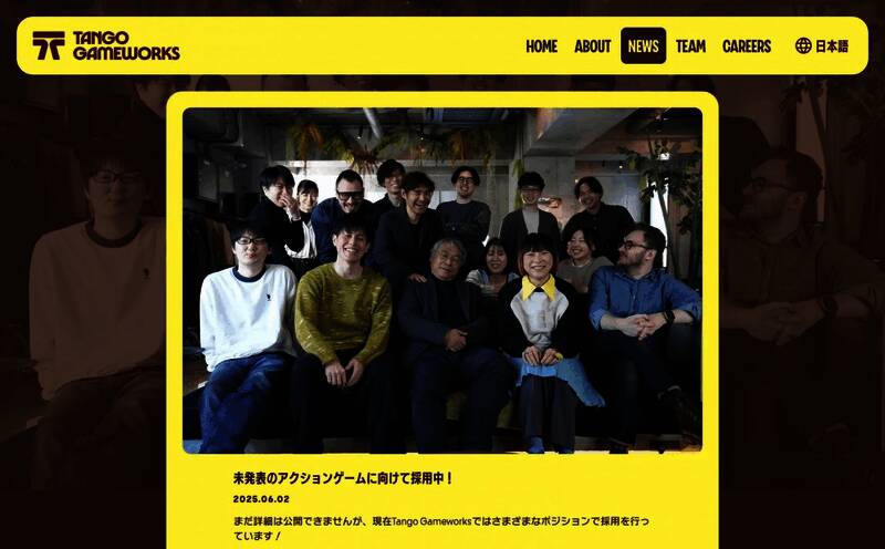 东京办公室内部布置中的场景，墙上可见品牌标识