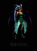 女格斗家粉色系装扮，兼具柔美与力量感