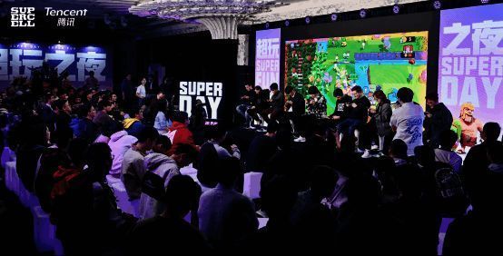 《爆裂小队》对战画面展示，自动索敌与小队协同机制直观易懂