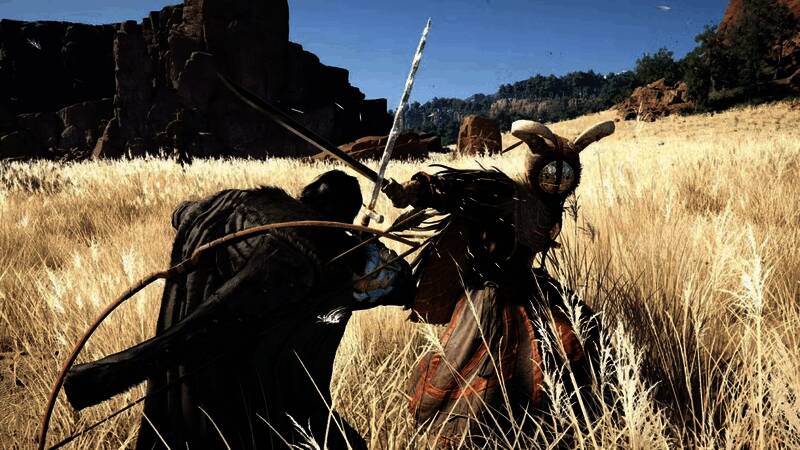 Switch2主机与前代对比图，右侧新款体积更大，接口更丰富，屏幕显示高性能模式切换动画