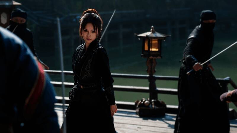 华丽宫殿内景，一位贵女身着红衣，目光深邃地望向远方