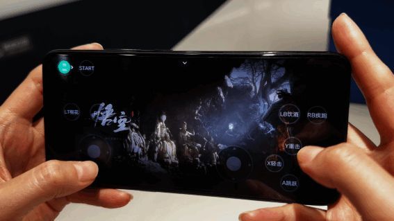 顺网雲移动端操作界面，虚拟键鼠布局灵活可调