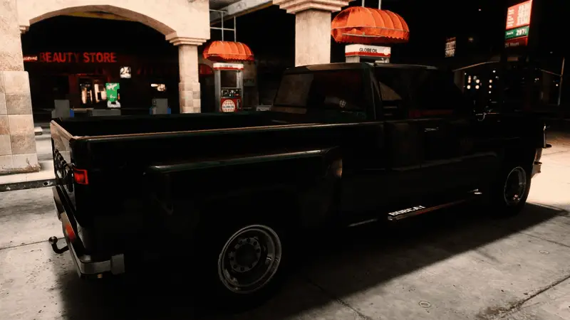 《给他爱5》模组增强版下的城市夜景，灯光璀璨，水面倒影逼真