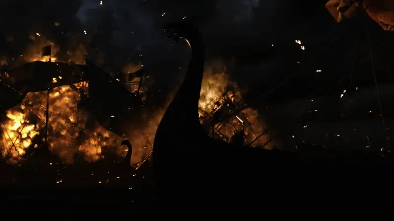 海战场景截图，展现激烈交锋的舰队对抗画面