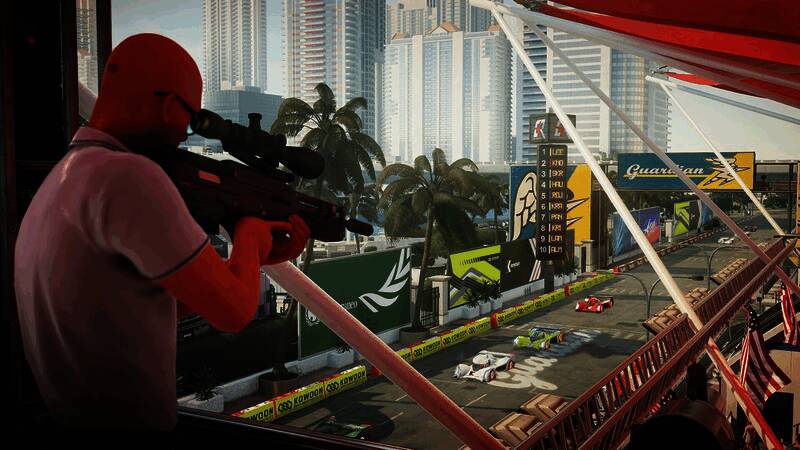 《杀手：暗杀世界》Steam页面宣传图，展示特工47在街头潜行的画面