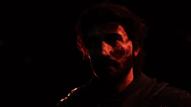 游戏行业会议现场，多位业内人士正在讨论开发模式