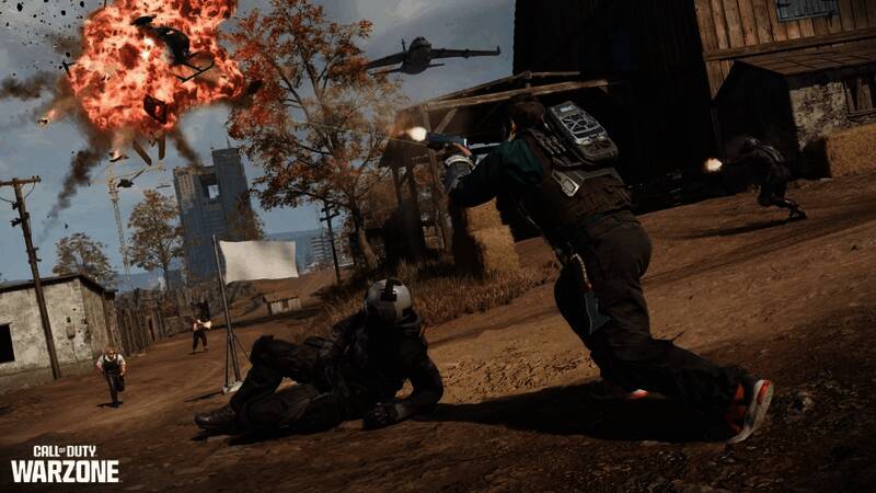 「水电站」地图战斗画面，角色穿梭于复杂建筑之间展开激烈交火