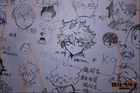 签到处展现实拍风格人物插画作品