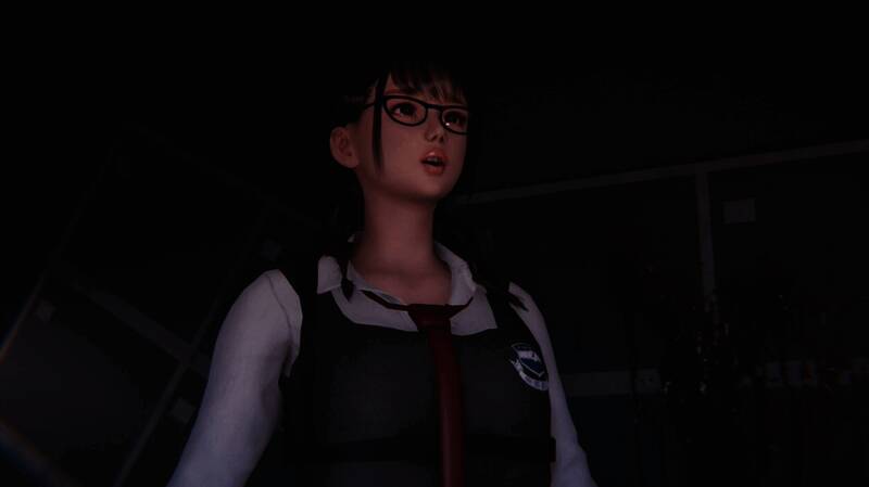 主角在昏暗走廊中警觉前行，手持武器准备迎战未知威胁