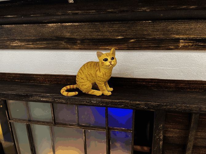 夜灯效果下的茅屋机箱散发柔和光芒，宛如童话世界