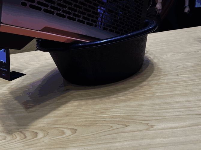 水盆底座机箱底部透明，内置水流模拟动态视觉效果