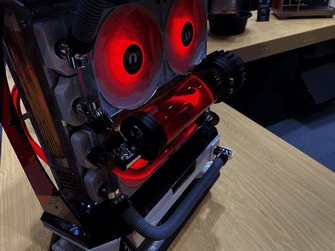 多种风格各异的MOD机箱排列展示，形成一道亮丽风景线