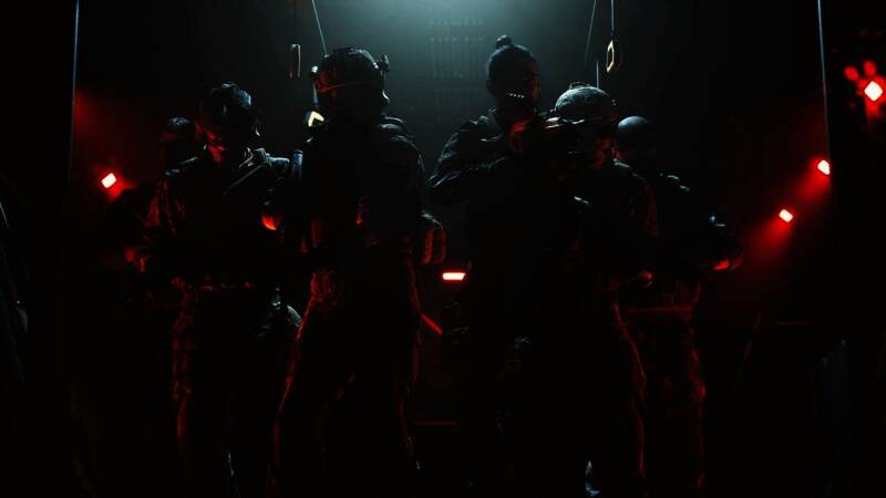 开发者在社交媒体上与玩家互动的界面截图，显示激烈讨论