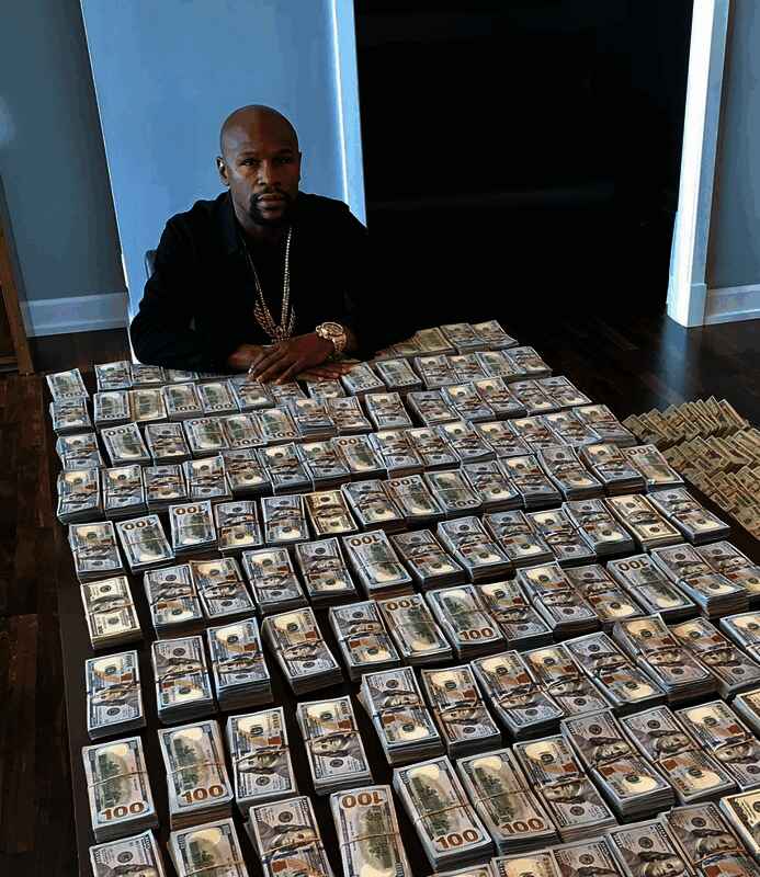 《巫师3》十周年纪念LOGO，背景为标志性猎魔人符号