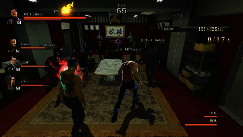 战斗场景展示，角色在神室町小巷中激烈对战