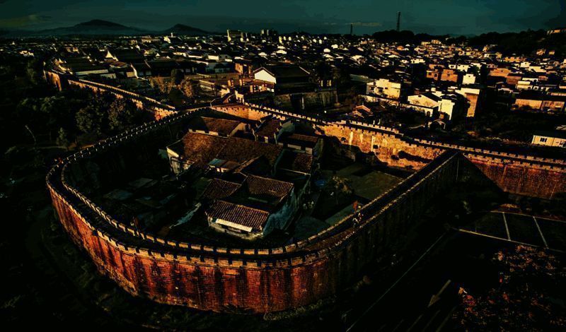 天龙八部手游联动展区，布置充满武侠元素，吸引众多玩家前来打卡