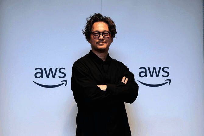 卡普空开发团队正在使用AI进行游戏测试的场景