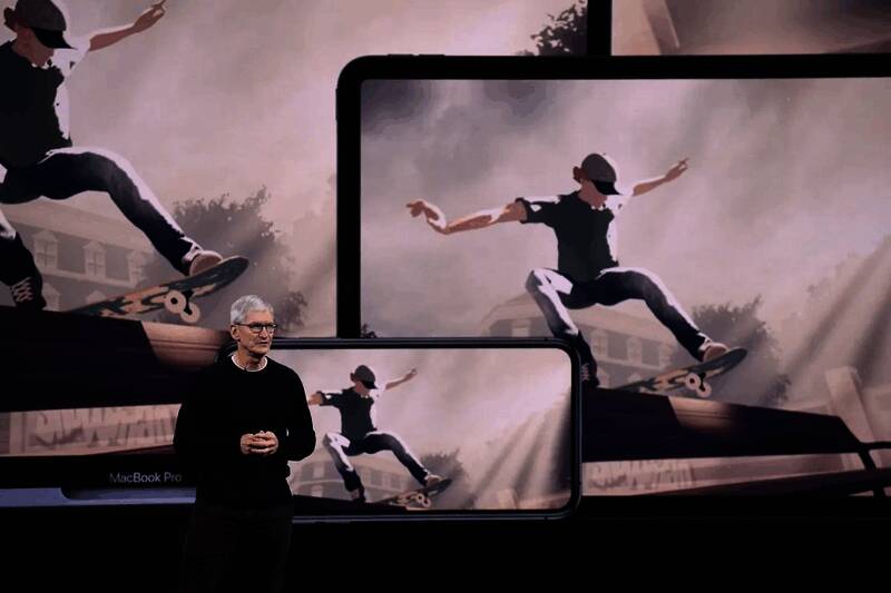 苹果新游戏应用界面概念图，展示主菜单与功能模块布局