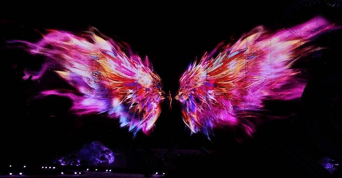 红毯现场众星云集，多位嘉宾身着角色装扮，尽显个性风采