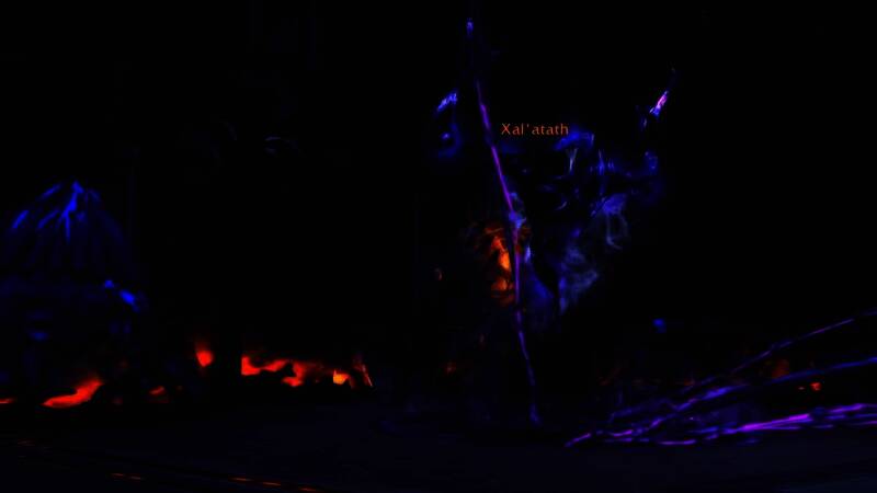 萨拉塔斯神秘身影的特写，背景笼罩在黑暗之中，营造出强烈悬念氛围