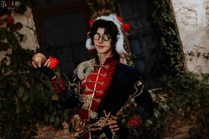 红蝶角色COS现场展示，优雅神秘吸引大量玩家围观