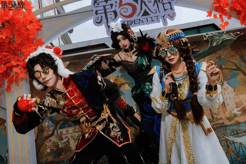 玩家参与庄园问答互动游戏，现场气氛热烈高涨