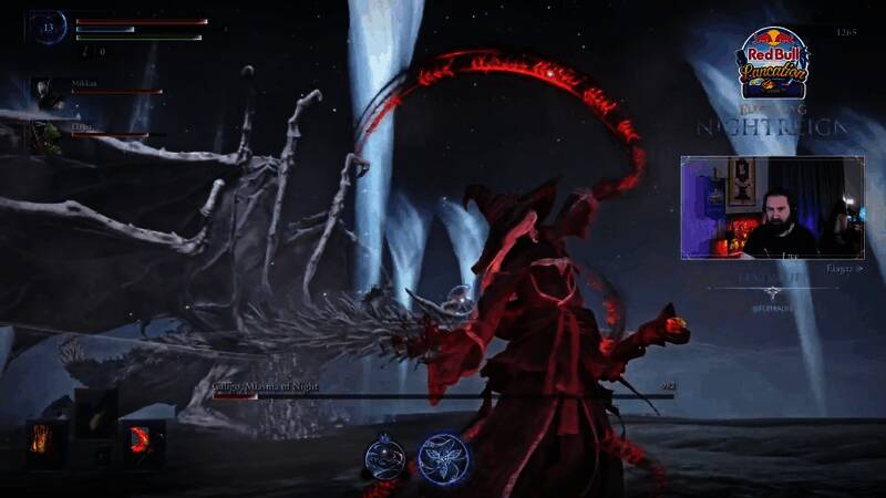 《艾尔登法环：黑夜君临》Boss战画面，玩家与冰龙激烈对抗