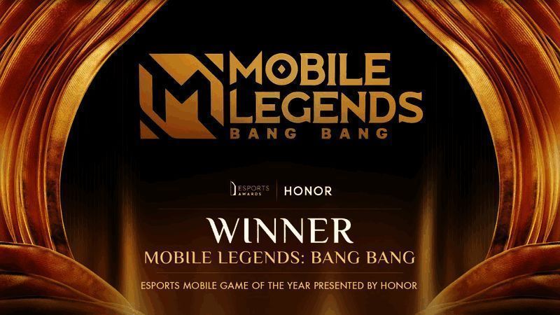 游戏内多文化英雄展示墙，呈现东西方风格融合的美术设计